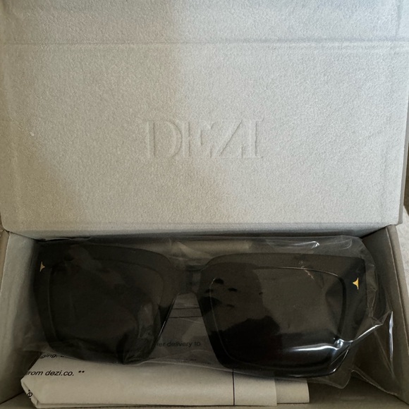 Dezi Switch Sunglasses - Picture 2 of 4